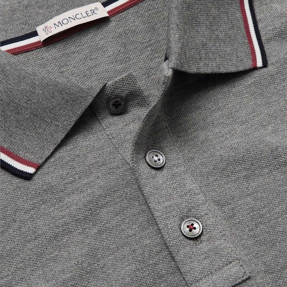 Like New Men’s Size Medium Moncler Logo-appliquéd Polo Shirt 100% Cotton Grey - Picture 5 of 17
